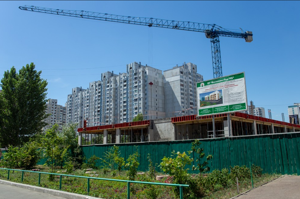 Screenshot_2019-06-27 Кличко показав, як в столиці будують нові садочки.png